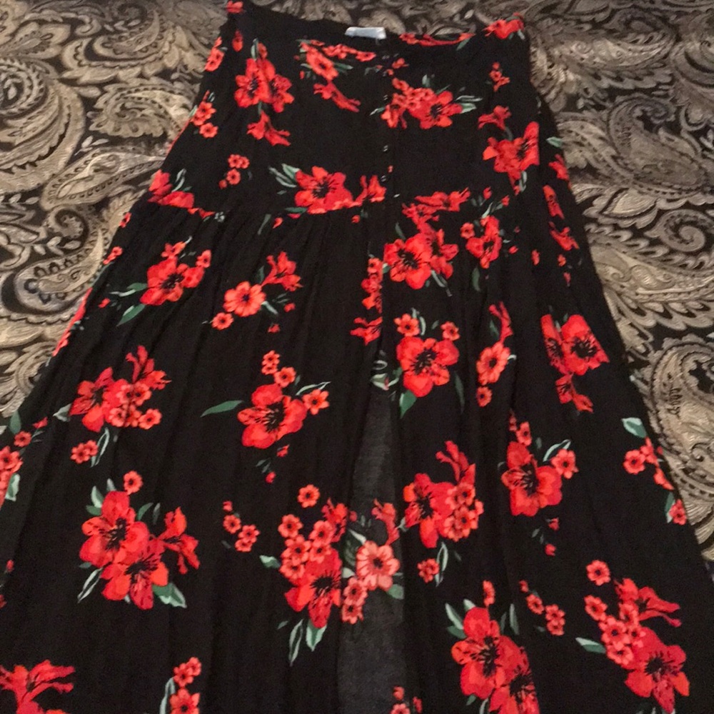 Floral Maxi skirt with slit, size M/L